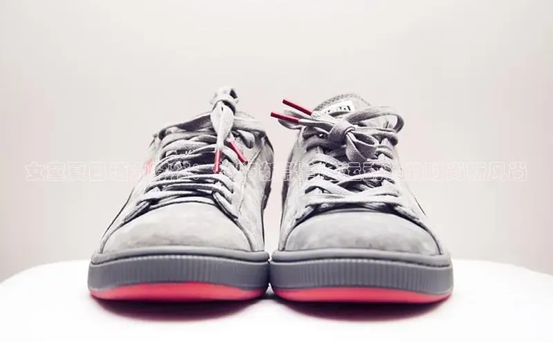 女童夏日活力穿搭：2025新款白色运动鞋的时尚新风尚