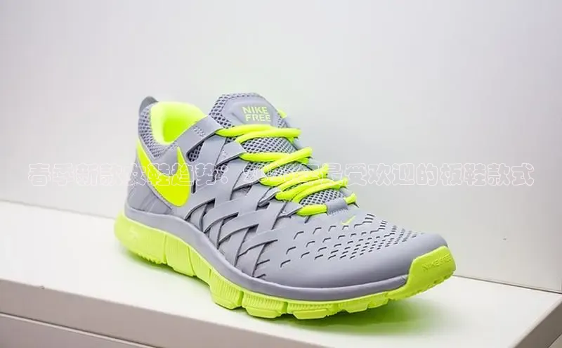 春季新款女鞋趋势：2025年最受欢迎的板鞋款式