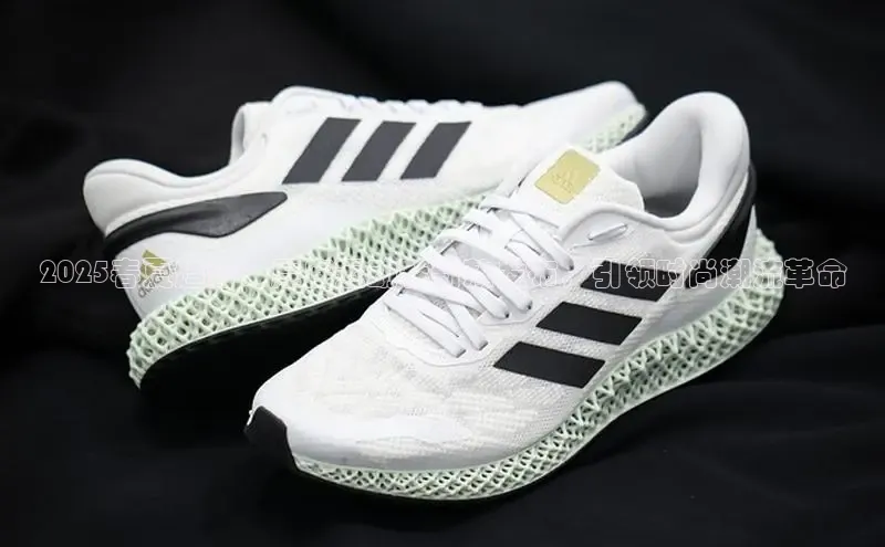 2025春夏趋势：厚底运动鞋新款发布，引领时尚潮流革命